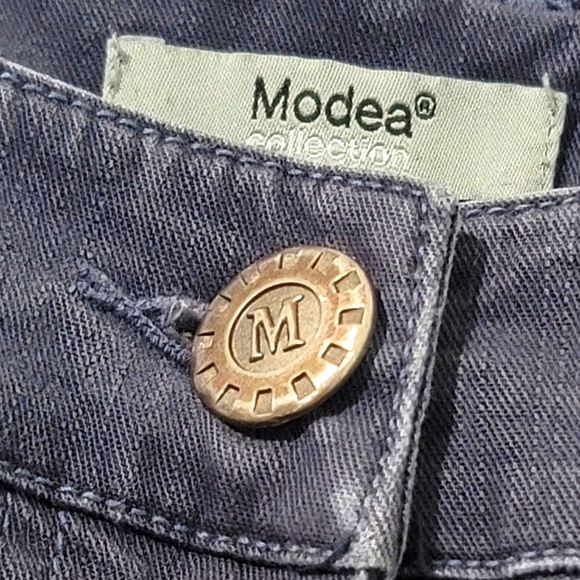 Modea Collection Women's Denim Crop Studded Jeans Size 38 - Picture 3 of 11